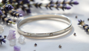 Bracelet Argenté : Signification, Bienfaits et Guide Pratique